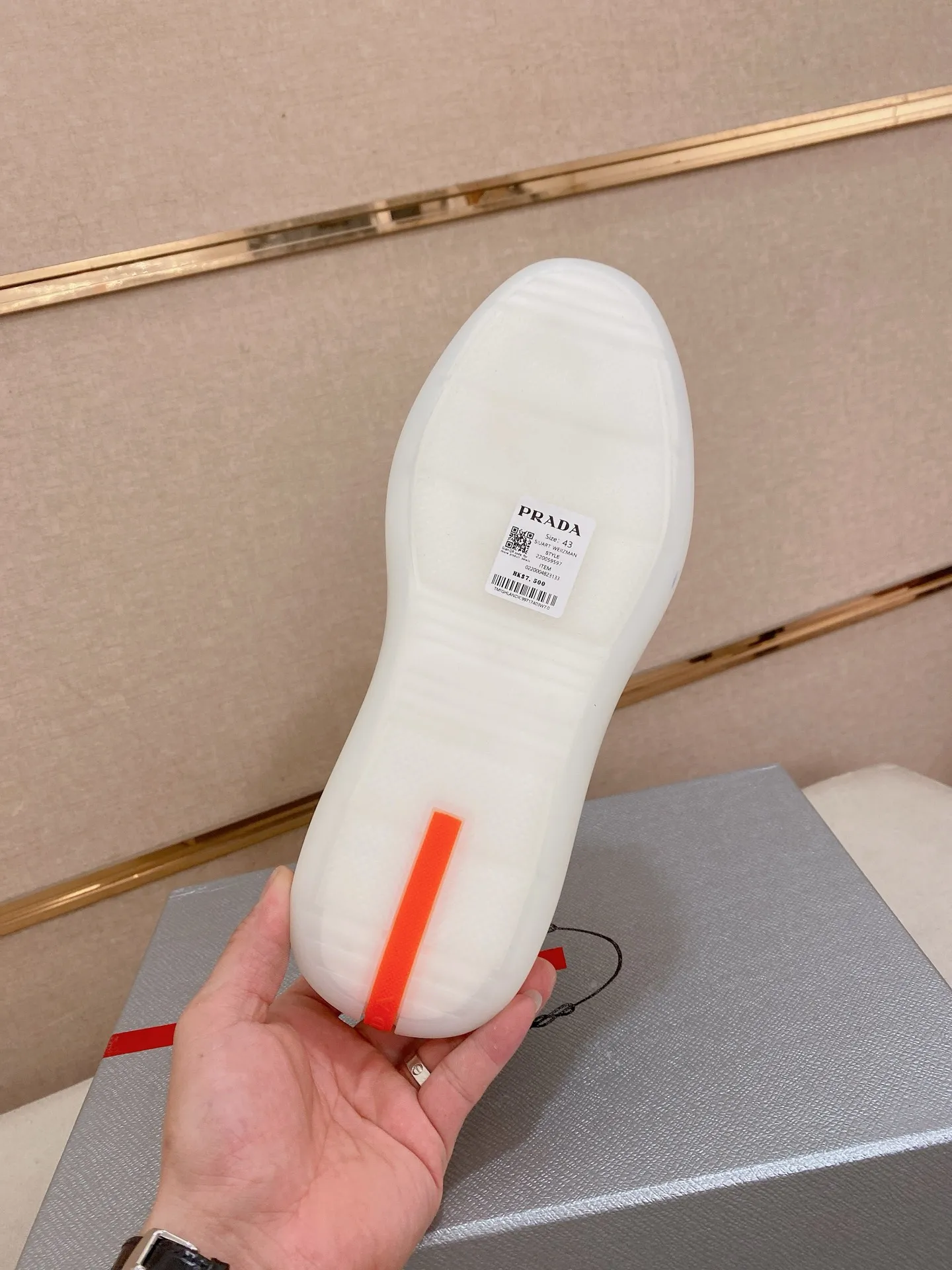 Men's shoes 💰 620💰 ✔️✔️✔️Higher version High-quality new PRADA (Prada) counters are launched simultaneously. The new men's shoes and 😘fabric are made of high-tech glue-making technology. Lining: Full cowhide lining. 👍🏿 High-end ☄️ Air-cushion molded anti-slip foam outsole, exquisite lines, simple and elegant, comfortable and high-end for leisure travel. Code number: 38 to 44 (45 can be customized and cannot be returned or exchanged)